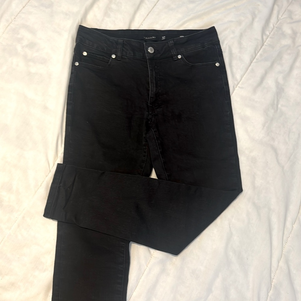 Tahari black Jamie roll cuff skinny jean